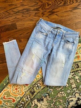 American Eagle Outfitters Light Blue Women's Skinny Jeans w/ Raw Edge